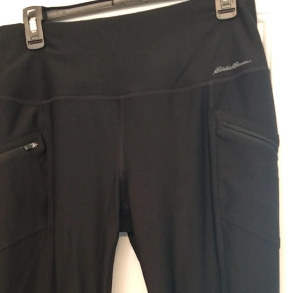 Eddie Bauer Leggings Zip Pockets and an inner Slip Pocket - Picture 4 of 15